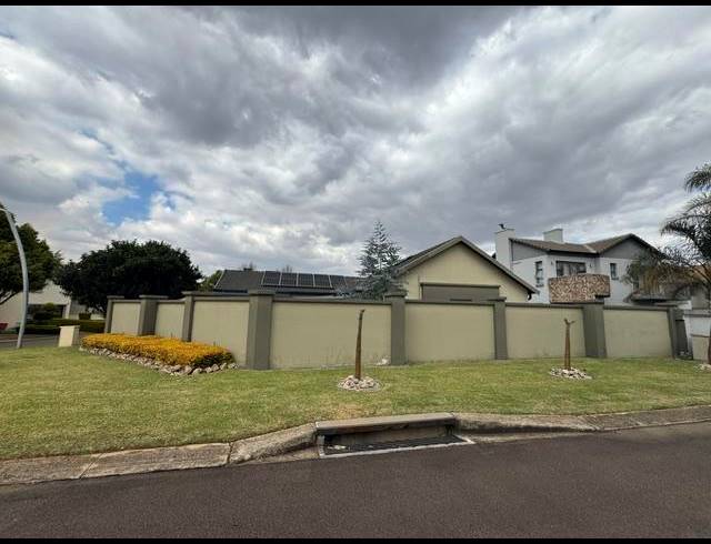 3 BEDROOM HOUSE FOR SALE IN MIDLANDS ESTATE